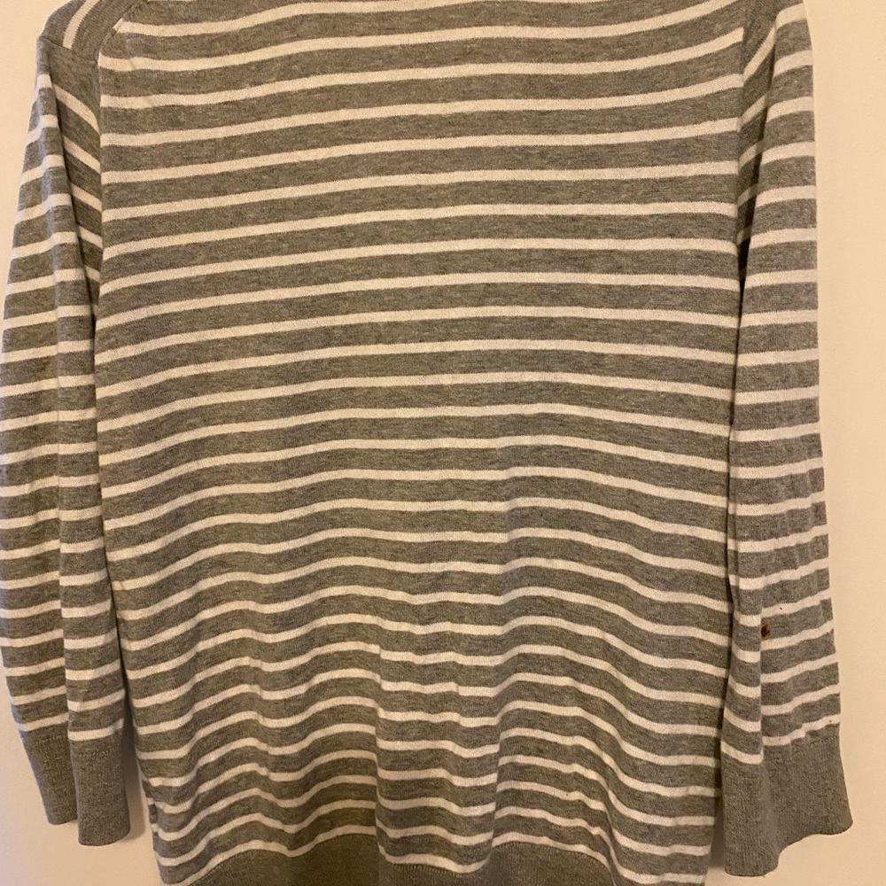 GAP Men's Gray and White Striped Crewneck Sweater